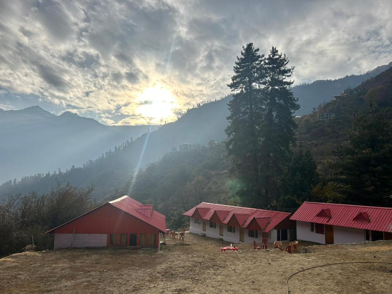 Lord Shiva Dimension Hotel Tosh Buitenkant foto