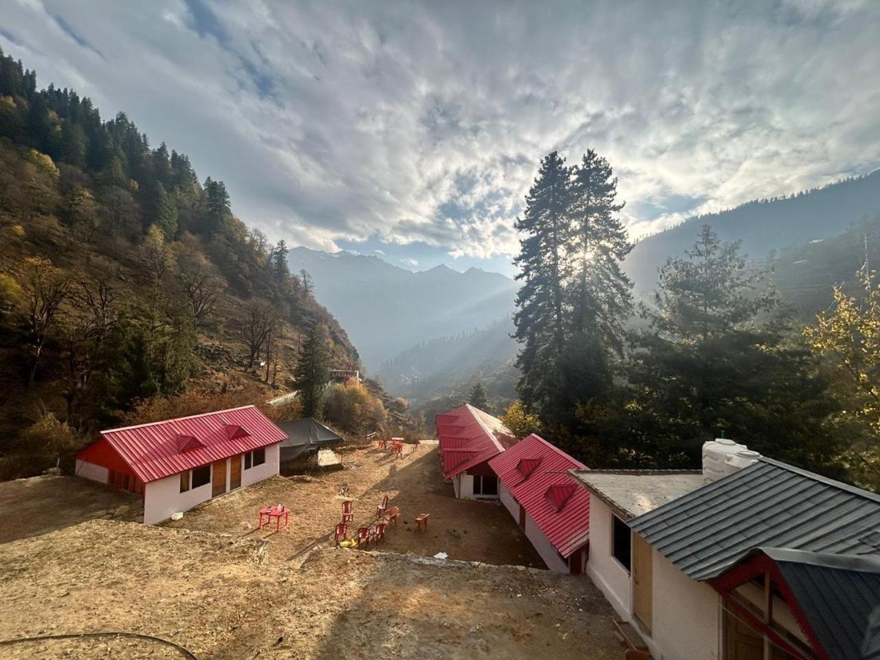 Lord Shiva Dimension Hotel Tosh Buitenkant foto