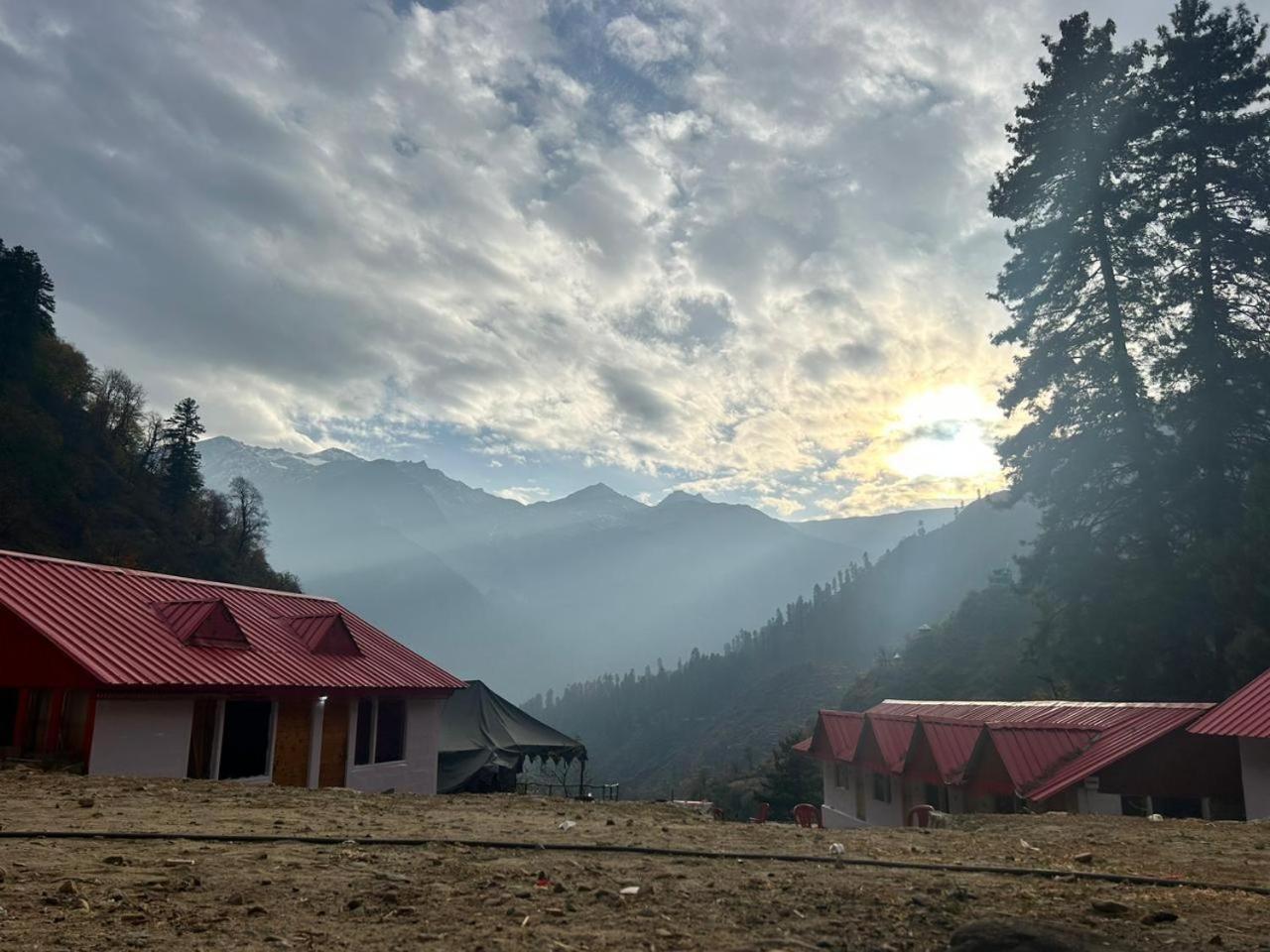 Lord Shiva Dimension Hotel Tosh Buitenkant foto
