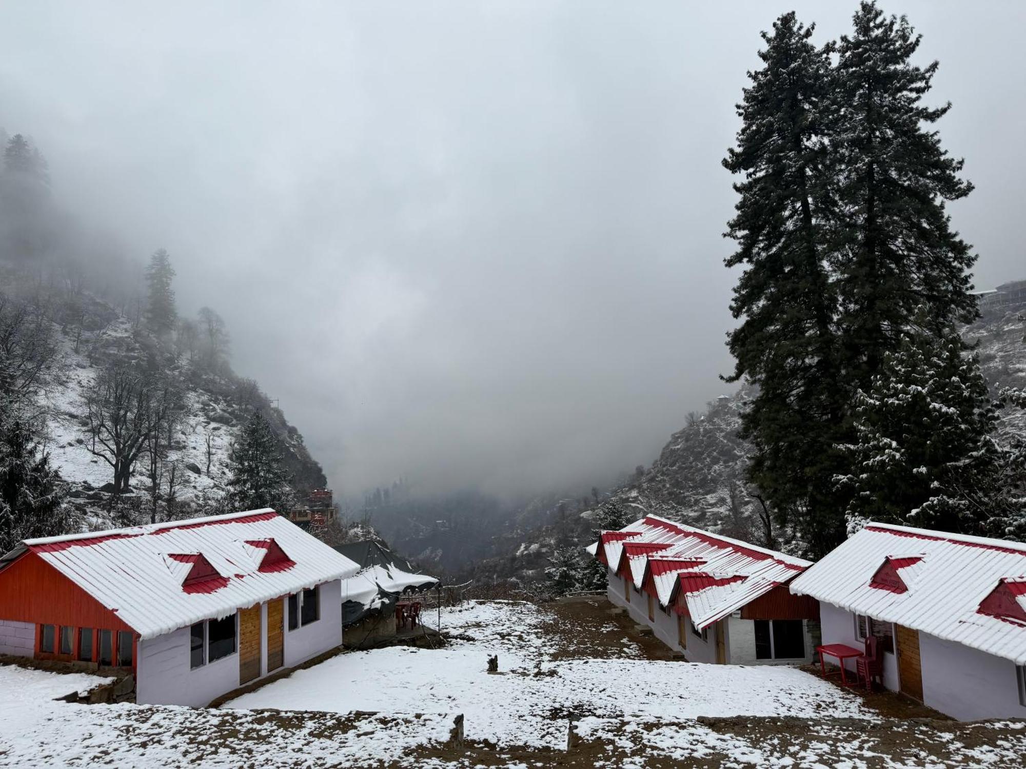 Lord Shiva Dimension Hotel Tosh Buitenkant foto